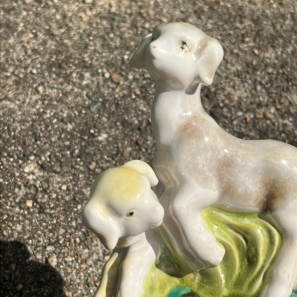 Majolica Vintage Porcelain Baby Lambs Figurine - Picture 6 of 6